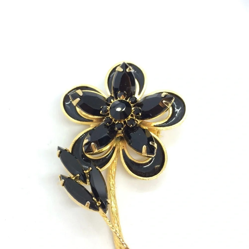!!SOLD!! VINTAGE BLACK RHINESTONE FLOWER BROOCH PIN GOLD TONE - Picture 6 of 17